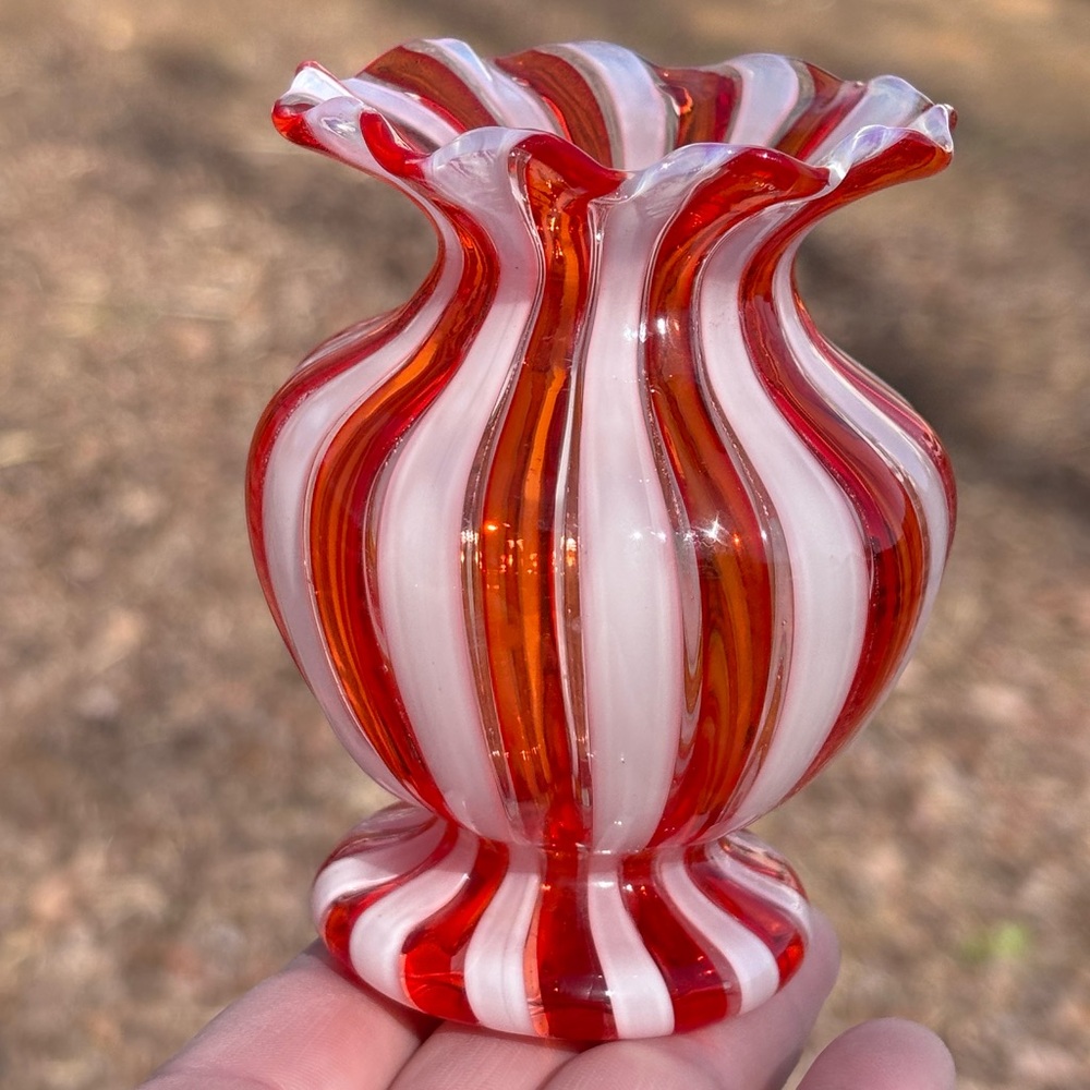 Extraordinary Vintage Cranberry Swirl Vase! - Picture 7 of 9